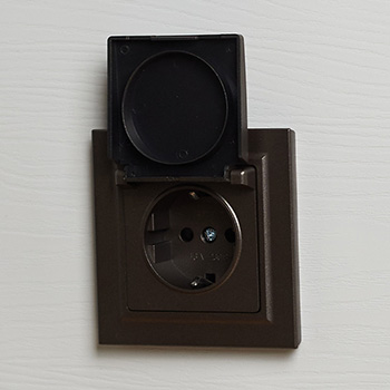 электроустановочные изделия IEK серии Brite - пример установки