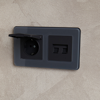 рамка 2-постовая IEK РУ-2-2-Бр стекло графит RE Brite - пример установки