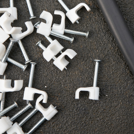 купить Скоба прямоугольная 6мм пластик  Rexant 50шт в Иванове Скоба прямоугольная 6мм пластик  Rexant 50шт