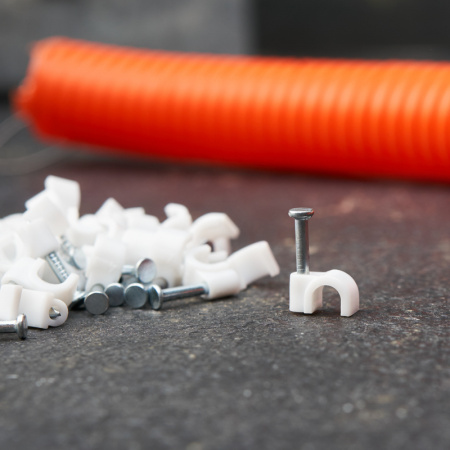 купить Скоба круглая 5мм пластик Rexant 50шт в Иванове Скоба круглая 5мм пластик Rexant 50шт