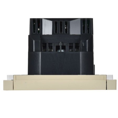 Фортепиано ваниль розетка скрытая 1-мест заземление шторки USB IP20 